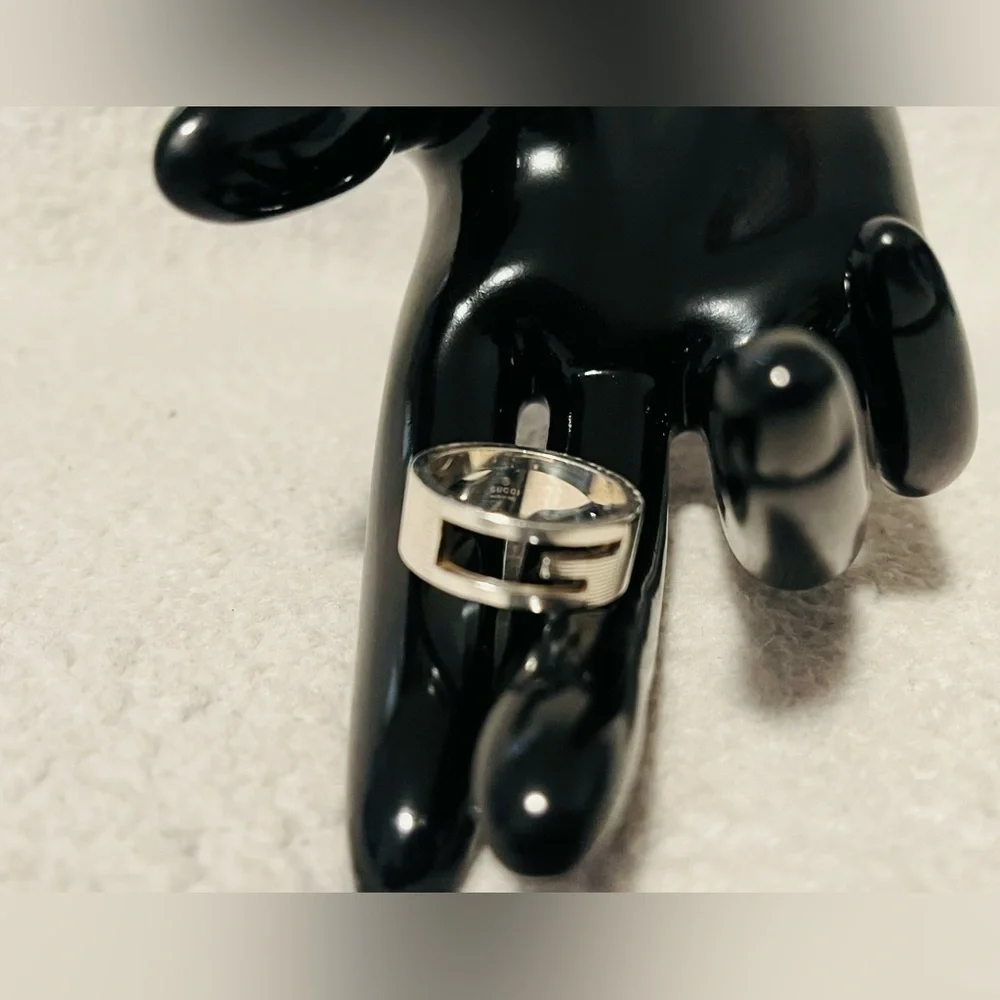 Gucci Cutout G Silver Ring - Picture 6 of 11